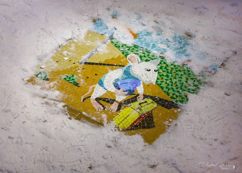 Мозайка, улица, мышонок, Зеленоградск, снег, искусство, позитив, Россия, 2022, Свирин Вадим, фотография «Зеленоградский мышонок» фото превью