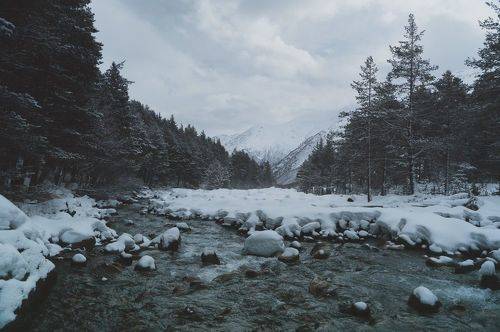 На реке.
