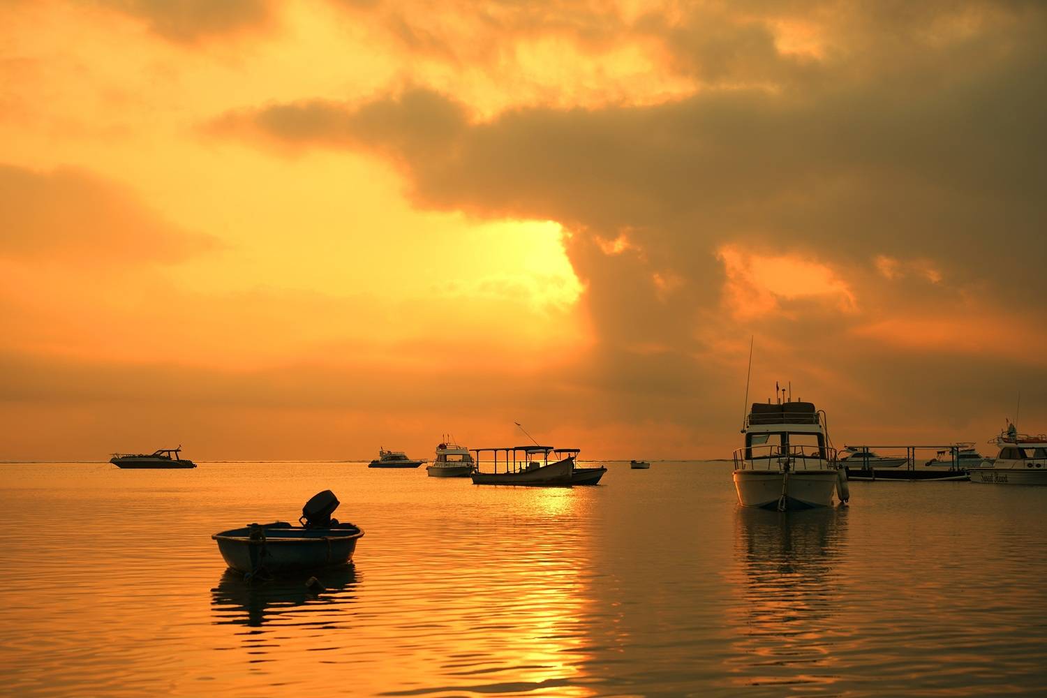 dawn, sunrise, shore, sea, ocean, sky, horizon, boat, color, light, reflection, landscape, nature, morning, bright, jukung, low tide,  Сергей Андреевич