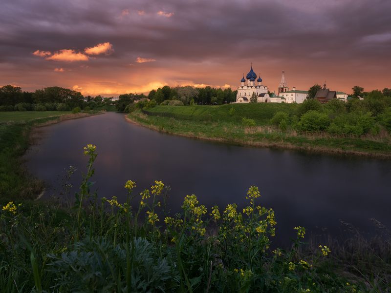 Огненный закат в Суздале, май 2021 фото превью