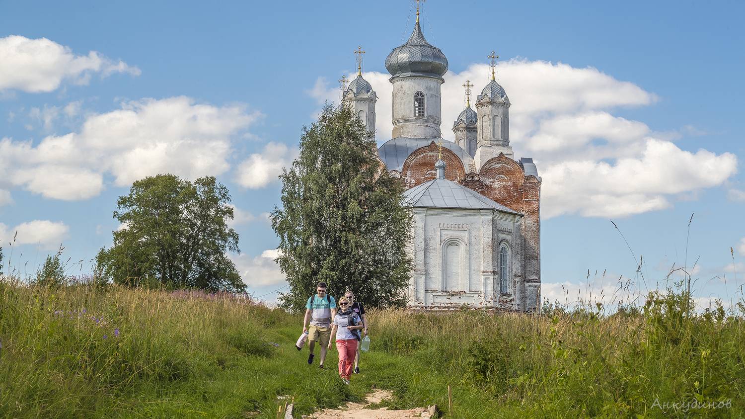 люди, церковь, лето, трава, тропинка, пустошь., Анкудинов Леонид