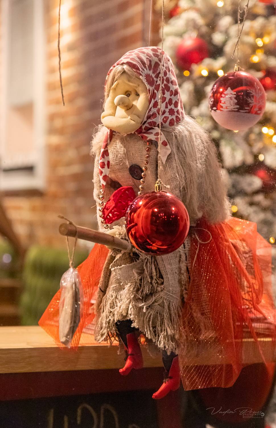 Зеленоградск, сказка, баба яга, витрина, Новый год, Рождество, фотография, Свирин Вадим, 2022 год, зима, Vadim Svirin