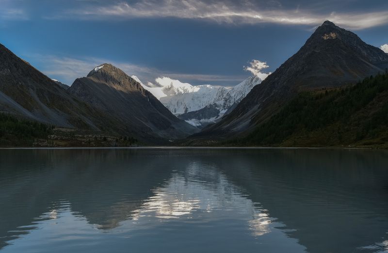 россия, алтай, горный алтай, осень, сентябрь, вечер, гора белуха, озеро аккем, горы Белуха и озеро Аккем фото превью