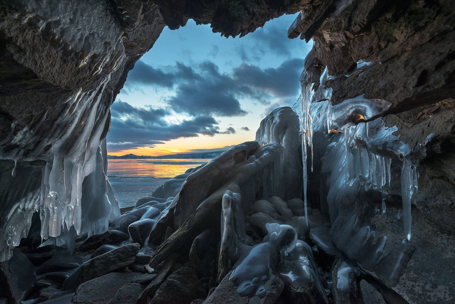 иркутская обл. озеро байкал, острова малого моря, грот, лёд, закат, Чекалев Алексей
