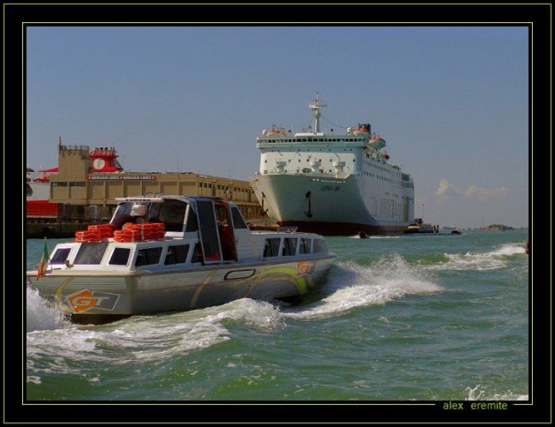 Венеция, Италия, канал, порт, море Портовая суета в Венеции фото превью