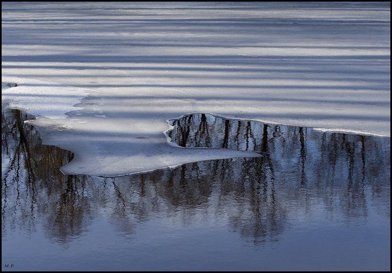 весна, лед, отражения Весенняя, тающая. фото превью