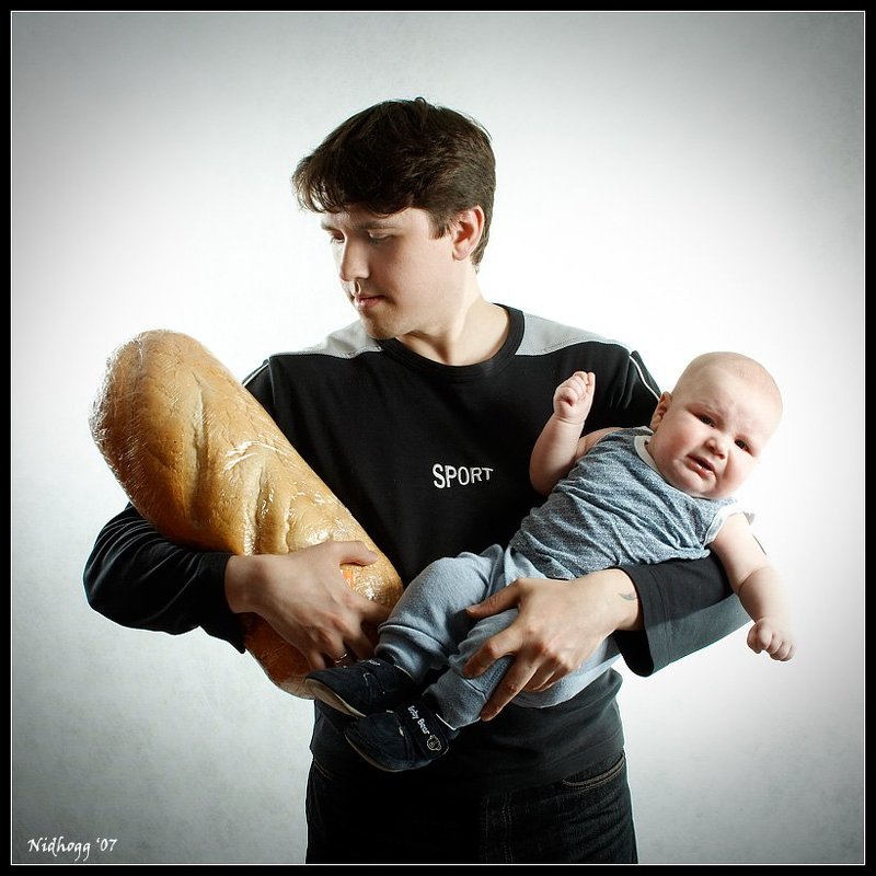 ребенок одна штука, батон тоже одна штука.... :))) Двойняшки... или нет? фото превью