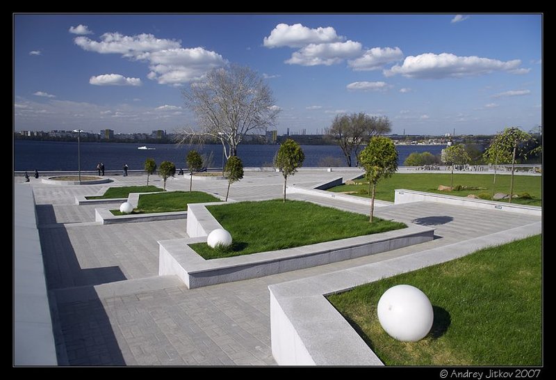 днепропетровск, весна, апрель, смотровая площадка, река, днепр, фигуры, деревья, photohunter Днепропетровск, геометрия фото превью