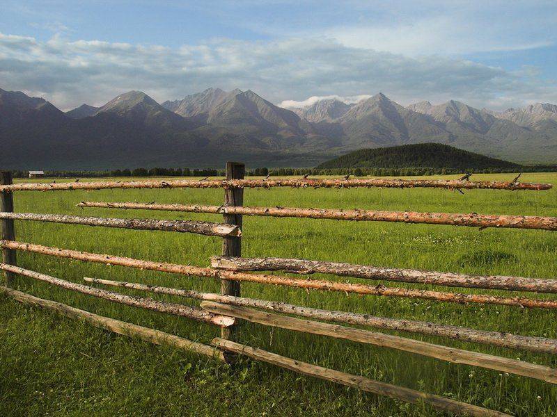 бурятия, восточные саяны, тункинская долина, изгородь, горы, Олег Шубаров