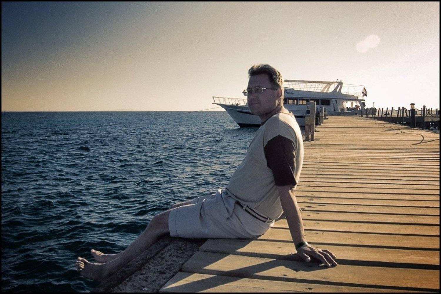 большой мальчик, море, кораблик, tynez