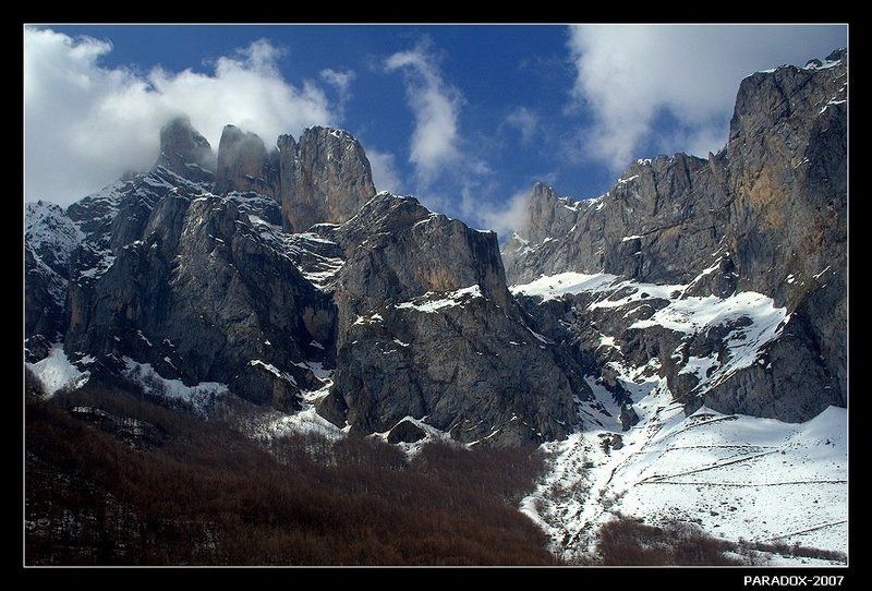 испания, кантабрийские_кордильеры, парк_пикос-де-европа, горы,скалы, весна, paradox Может, где-то есть горы красивей фото превью