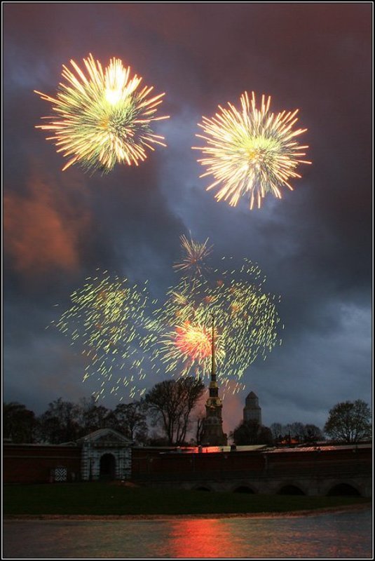 питер, петербург, город, река, нева, петропавловка, крепость, туча, небо, облако, салют, взрыв, праздник, 9 мая, dyadyavasya 9 мая в Питере фото превью