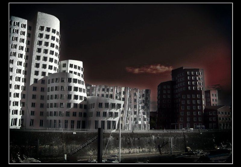 город, дома, набережная Неэвклидова геометрия фото превью