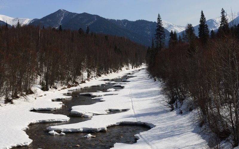 бурятия, байкал, ручей, весна, горы Трещина фото превью