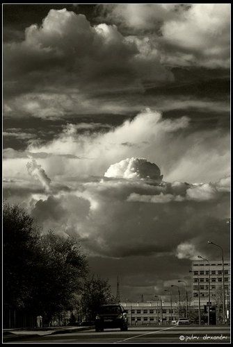 Тучи над городом встали ....