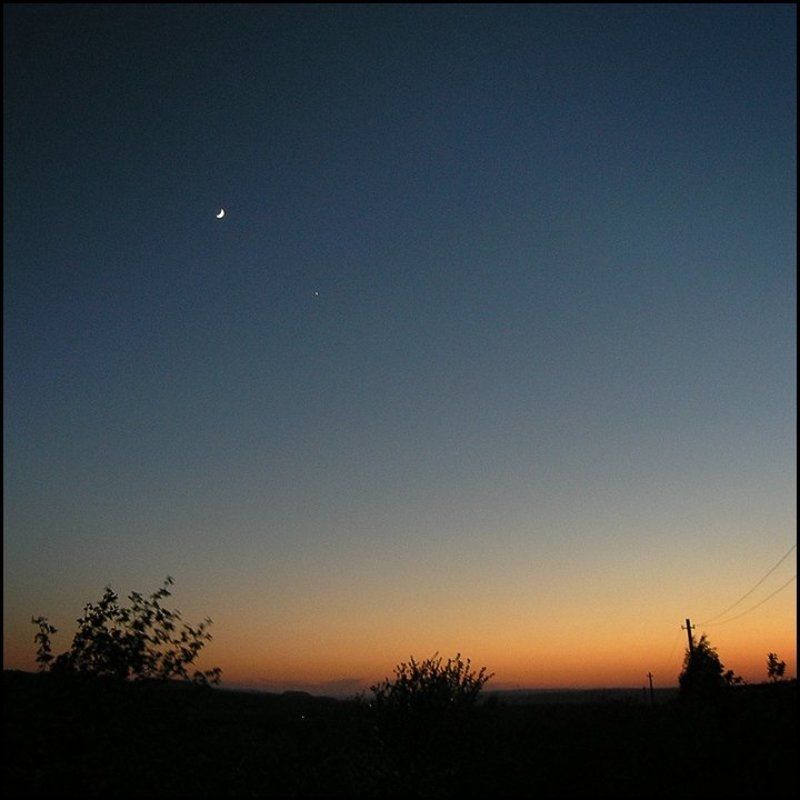 месяц ВЫНУЛ НОЖИК ИЗ КАРМАНА фото превью