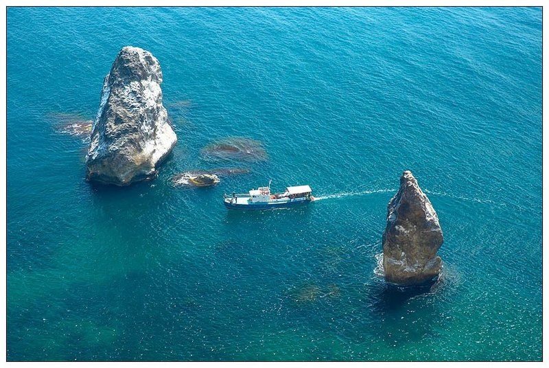 море, черное море, лазурь, берег, крым, солнце, скалы Меж скал фото превью