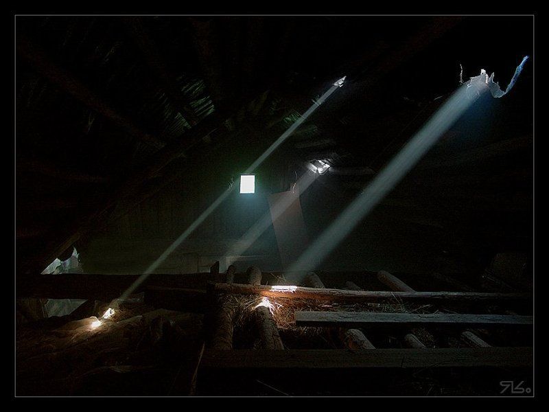 чердак, конёк, крыша, лучик, нло На чердакЕ фото превью