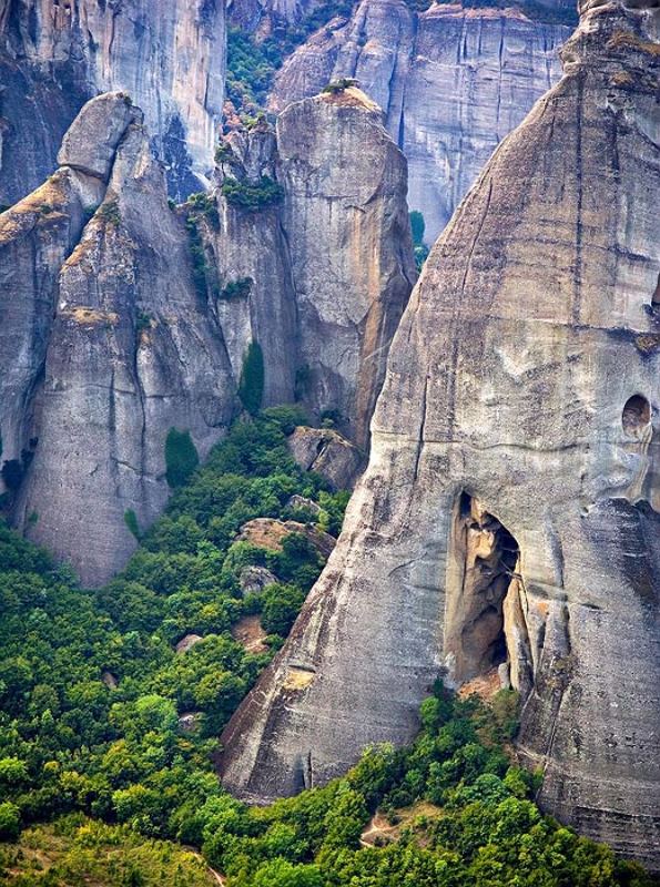 греция, метеоры синие скалы фото превью