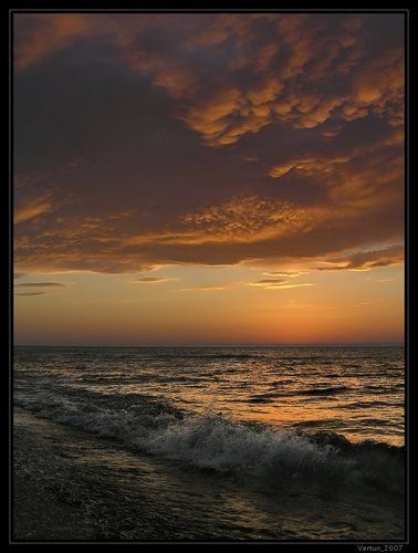 Беспокоит Море неспокойное Небо