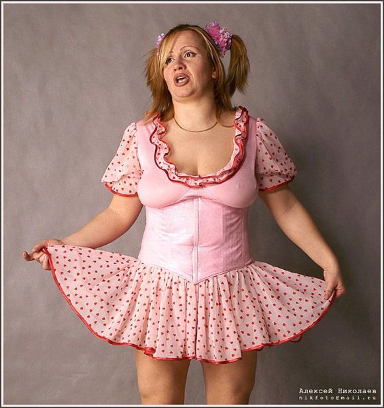 Ма-а-м! Ну нельзя же двадцать лет в одном платье фотографироваться!!! фото превью