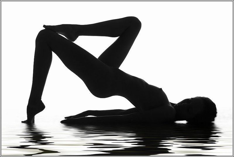 ню, силуэт Треугольники фото превью