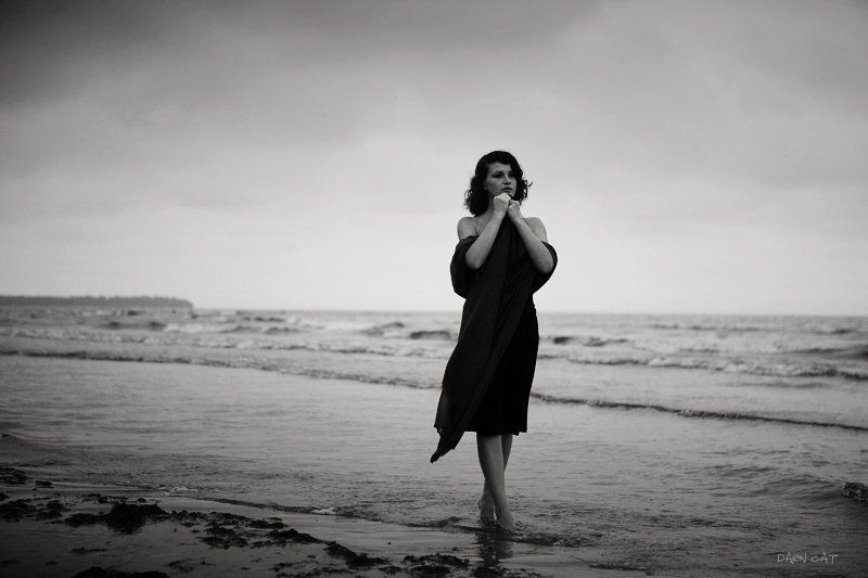 девушка, волна, залив, берег, ветер *** фото превью