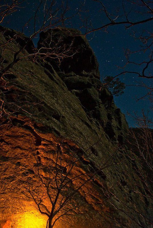 звезды,костер, ночь,пламя,огонь,горы,скалы Ритуальное полнолуние фото превью