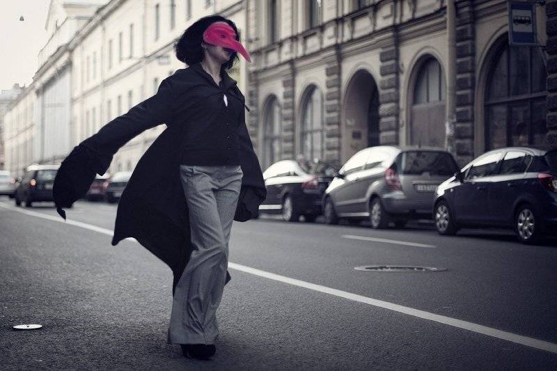 город, санкт-петербург, маска, плащ, ветер,улица, женщина, девушка, грипп, дорога, асфальт, здание, dyadyavasya, Дмитрий Шамин