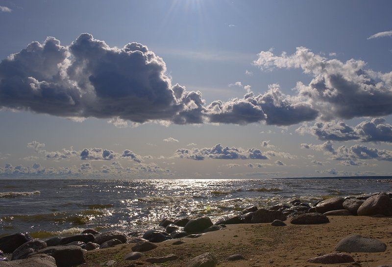 облака,вода,камни Финский залив фото превью