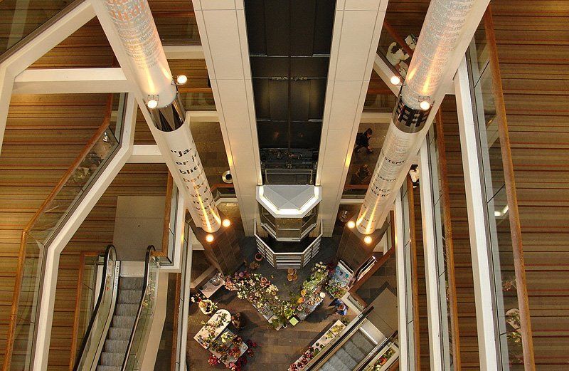 лестницы.лифты.движения вверх-вниз фото превью