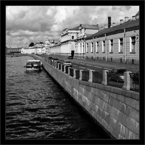 Летняя черно-белая питерская зарисовка