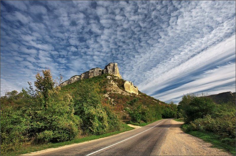 пейзаж По дороге с облаками фото превью