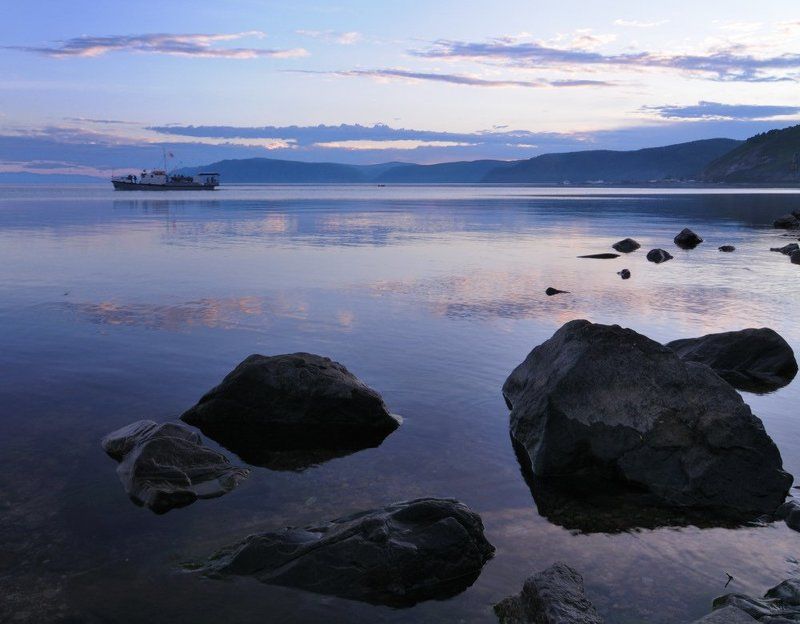 байкал, камни, круги на воде, катер, закат, 2009 -- фото превью