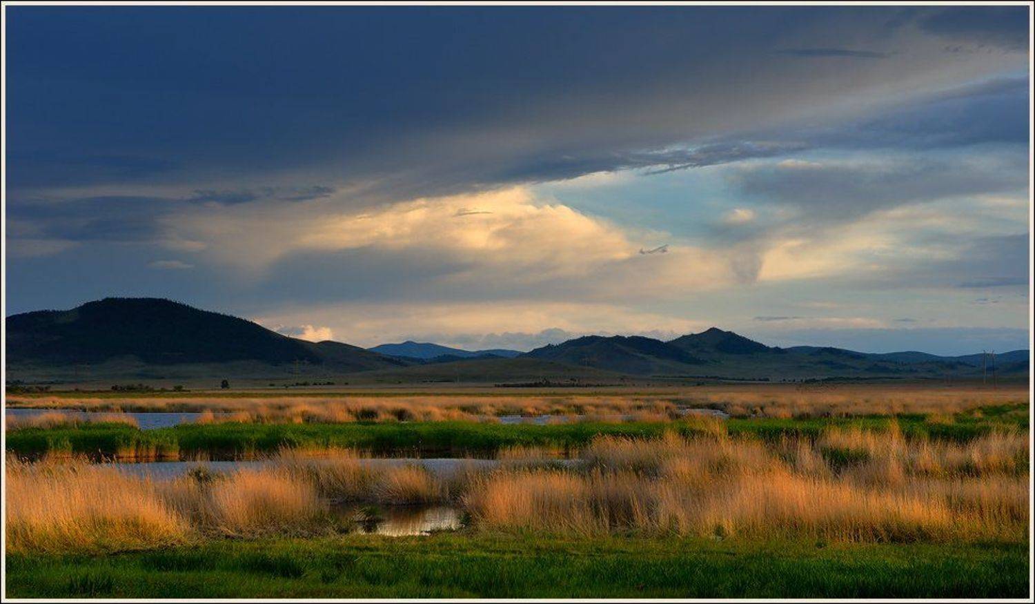 вечер, вечер, Вода, Голубой, Горы, Далекий, Желтый, заводь, Зеленый, иткуль, Красивый, небо, Облака, озеро, осока, панорама, пейзаж, природа, Протока, путешествия, сибирь, трава, туризм, хакасия, хмурое, Холмы, Широкий, Дмитрий Антипов