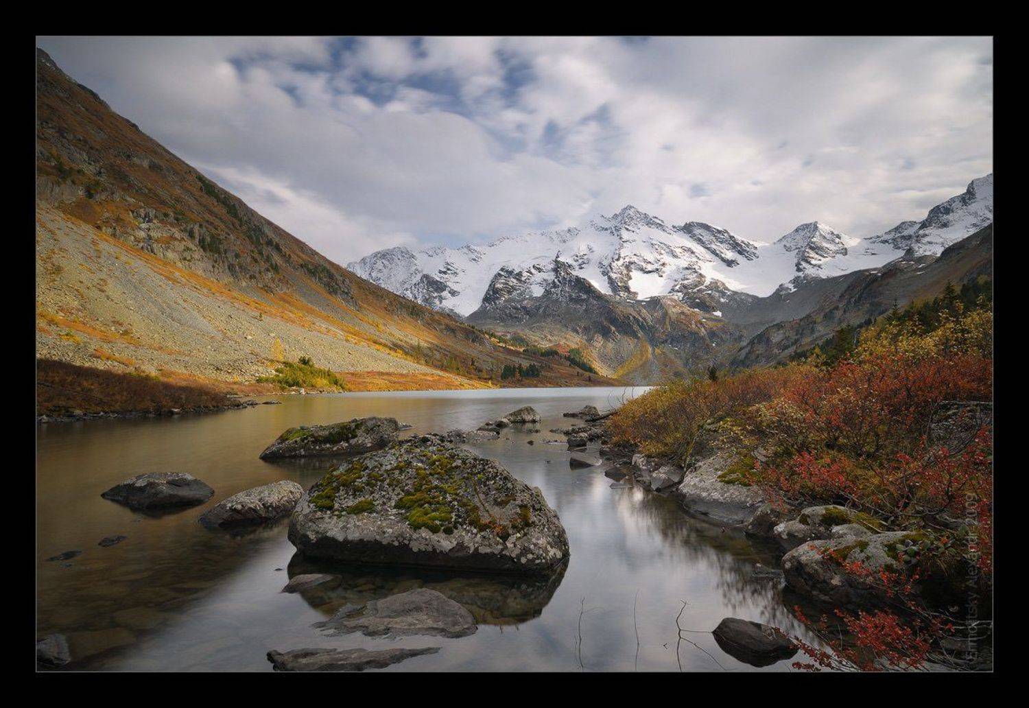 алтай, мульта, горы, озеро, поперечное, мультинское, камень, кусты, золотая осень, Александр Ермолицкий