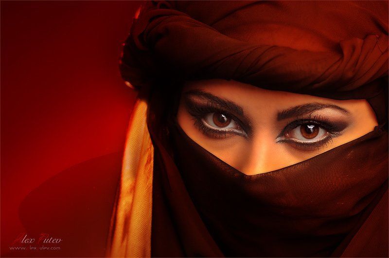 горячий песок,глаза,девушка,жара горячий песок фото превью