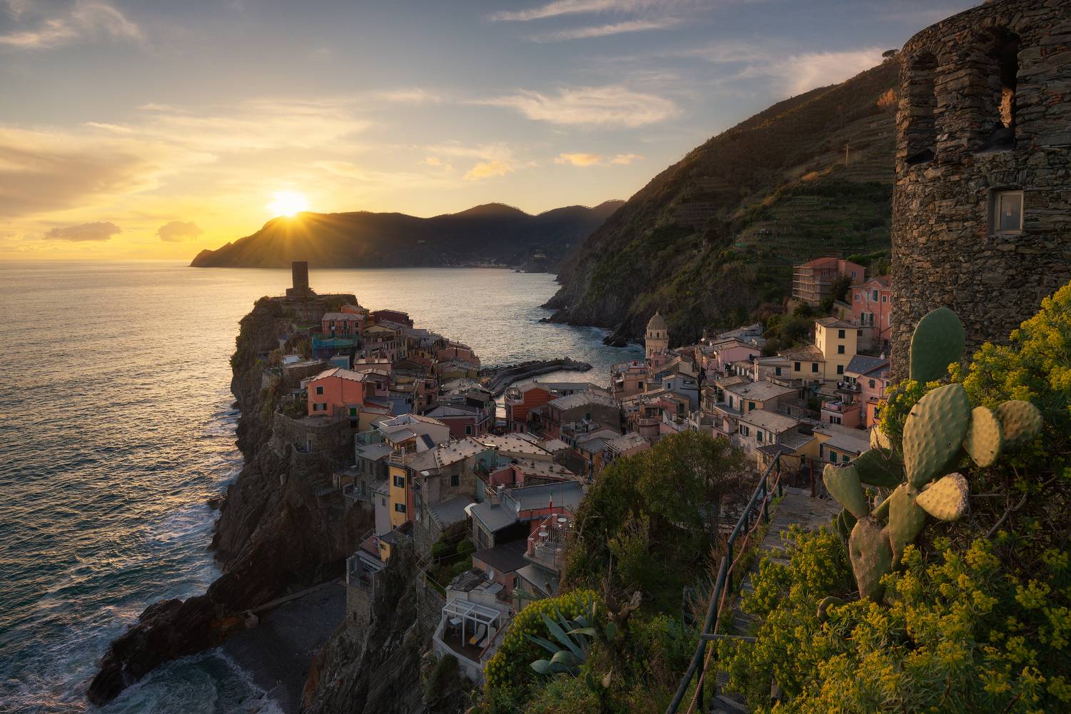 италия, вернацца, вернаца, рассвет, закат, море, город, башня, чинкве-терре, italy, italia, vernazza, dawn, sunrise, sunset, cinque terre, cinqueterre, tower, Эрнест Вахеди