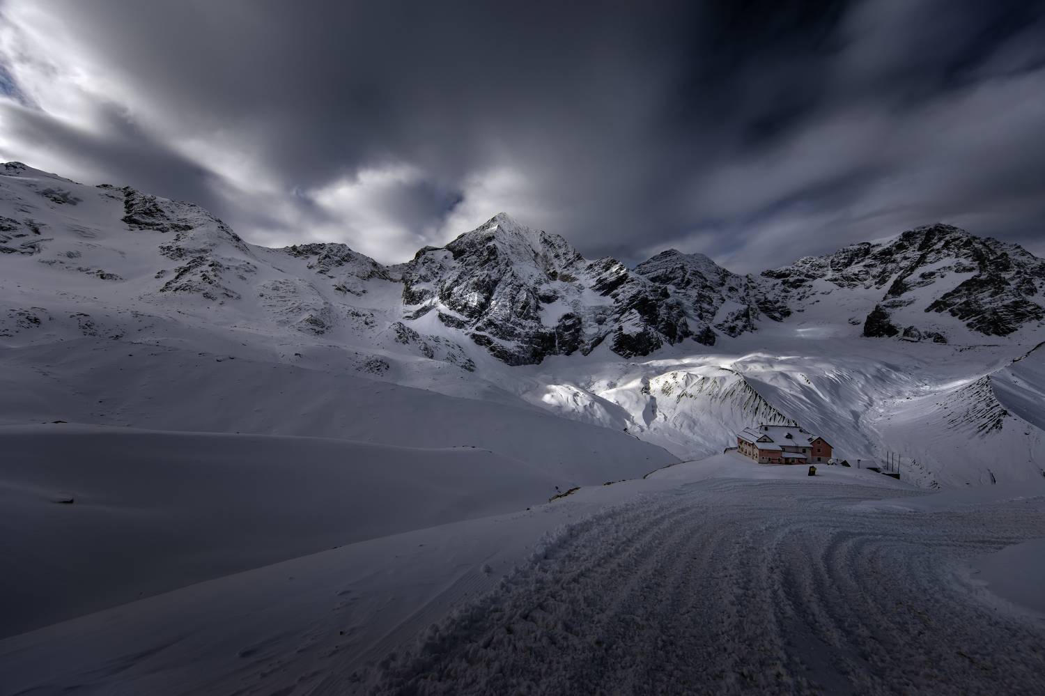 италия, альпы, южный тироль, горы, рассвет, утро, снег, домик, облака,, Марат Макс.
