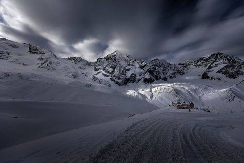 Италия, Альпы с первыми лучами.