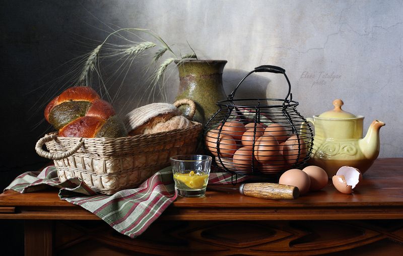 яйца, хлеб Кухонный натюрморт фото превью
