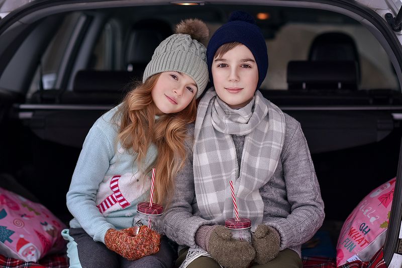 дети счастье любовь портрет зима Брат и сестра фото превью