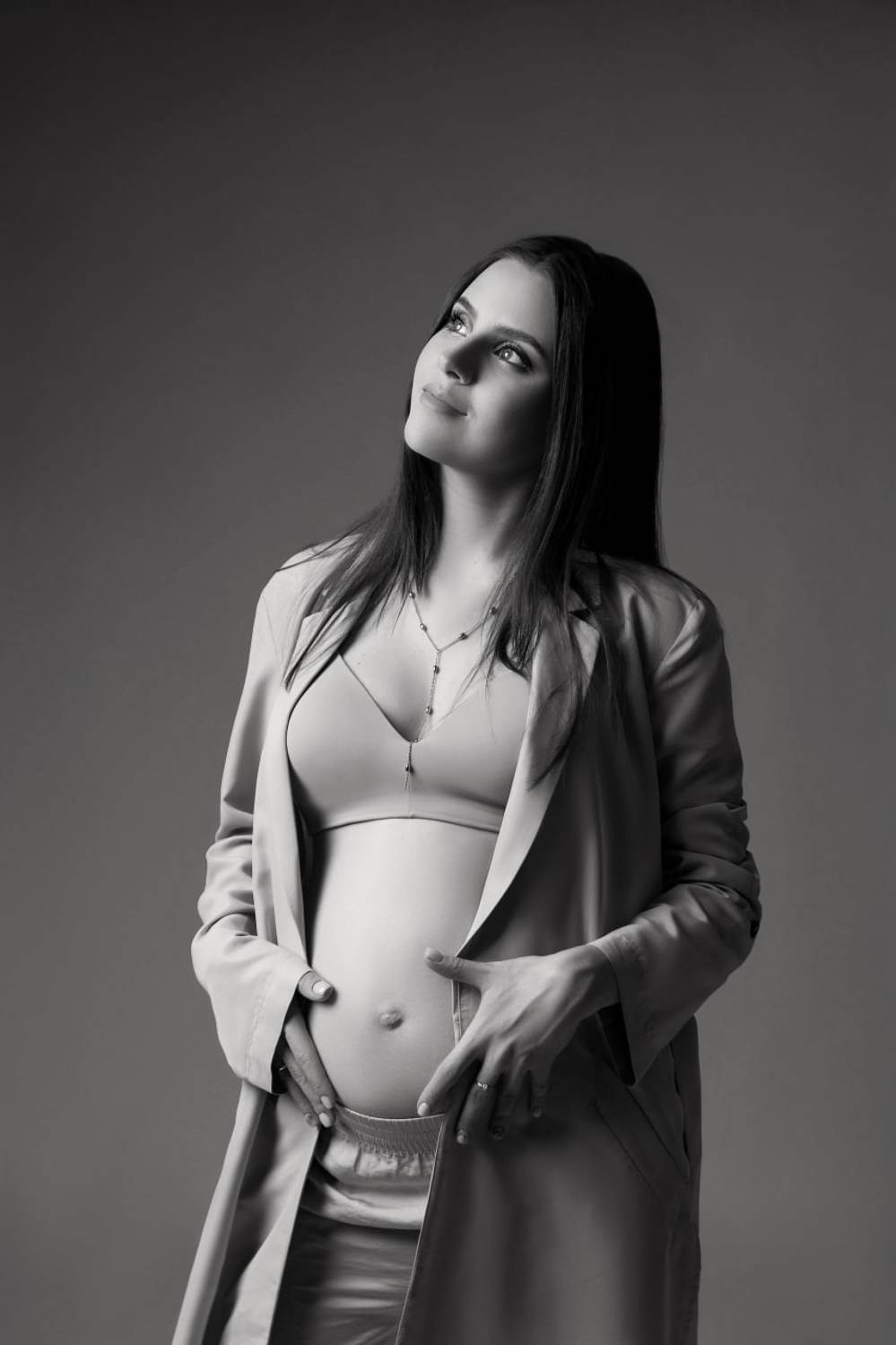 mom and baby, mom, pregnancy, mother, maternity, love, family, pregnancyphoto, familyphoto, материнство, мама, мама и малыш, мать и дитя, любовь, портрет, студийный портрет, семейный портрет, беременность, будущая мама, в ожидании, Ману Фалько