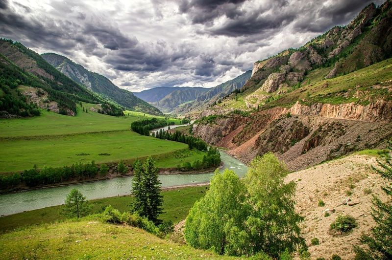 Есть по чуйскому тракту дорога... Над Чуей установлен памятник Кольки Снегиреву- герою фильма фото превью