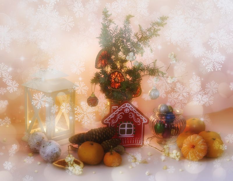 праздник,мандарины,ёлка,фонарь,шишки *** фото превью