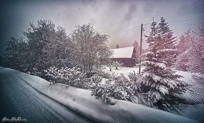 Дом у дороги.... фото превью