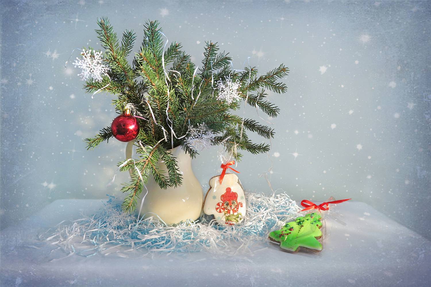 натюрмолрт,елка,пряники,кувшин,снег,снежинки, Алла Шевченко