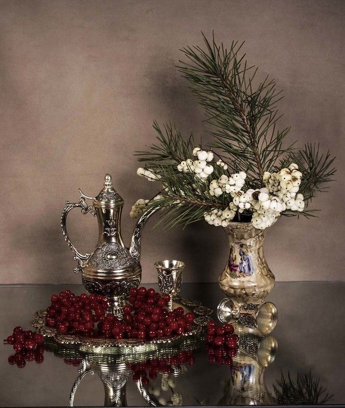 натюрморт, снежноягодник, калина. Снежноягодник фото превью