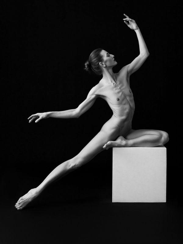 чб обнаженная девушка студия Марина фото превью