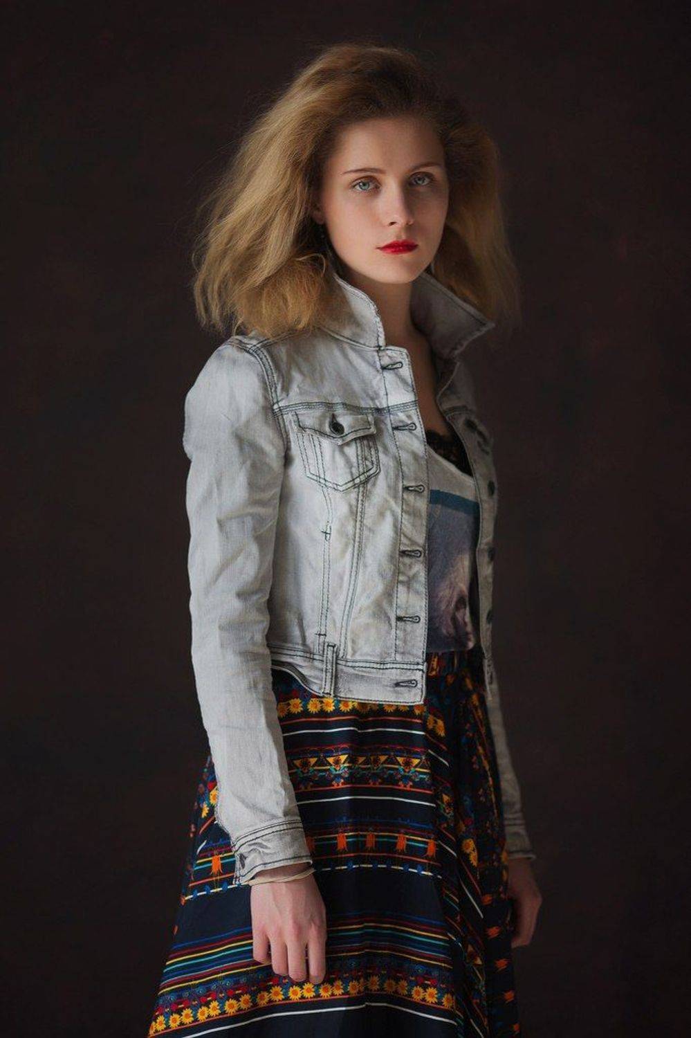 Девушка, студия, платье, джинсовка, свет, компоновка, образ, взгляд, портрет, фото, цифра, Иванов Юрий